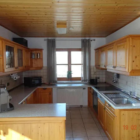 Schwarz Apartman *